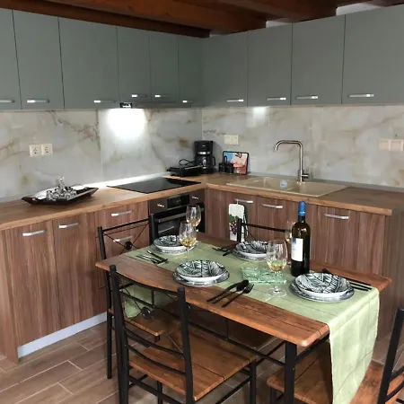 Olive エイオス・マーマス